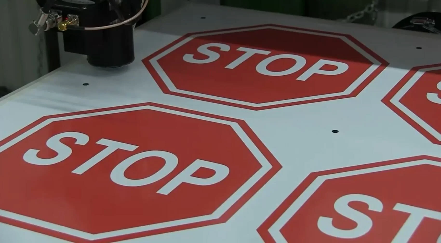 Preprinted reflective traffic sign laser contour cut with K-Vision system