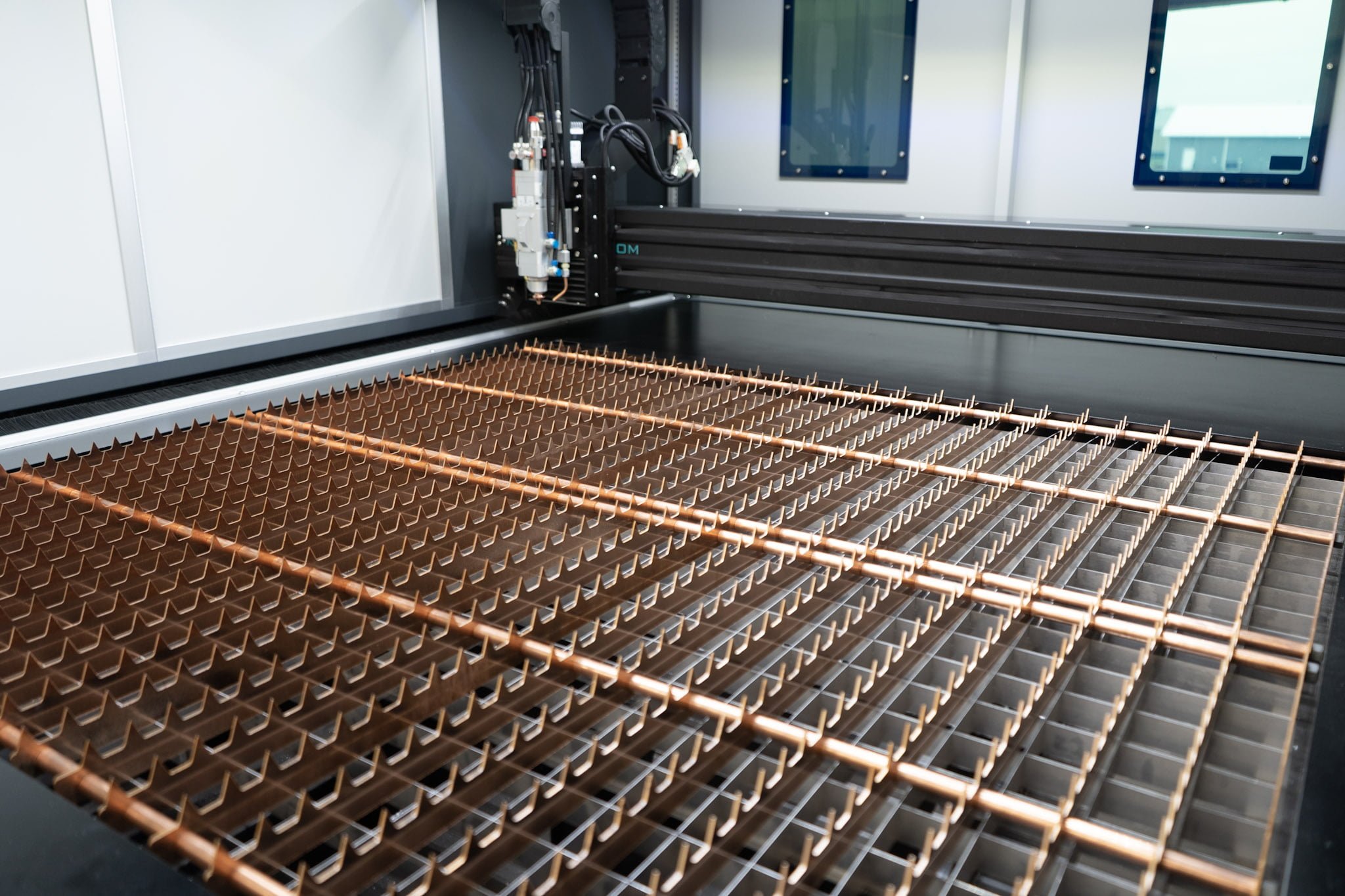 Reflective brass and copper laser cutting sheet bed